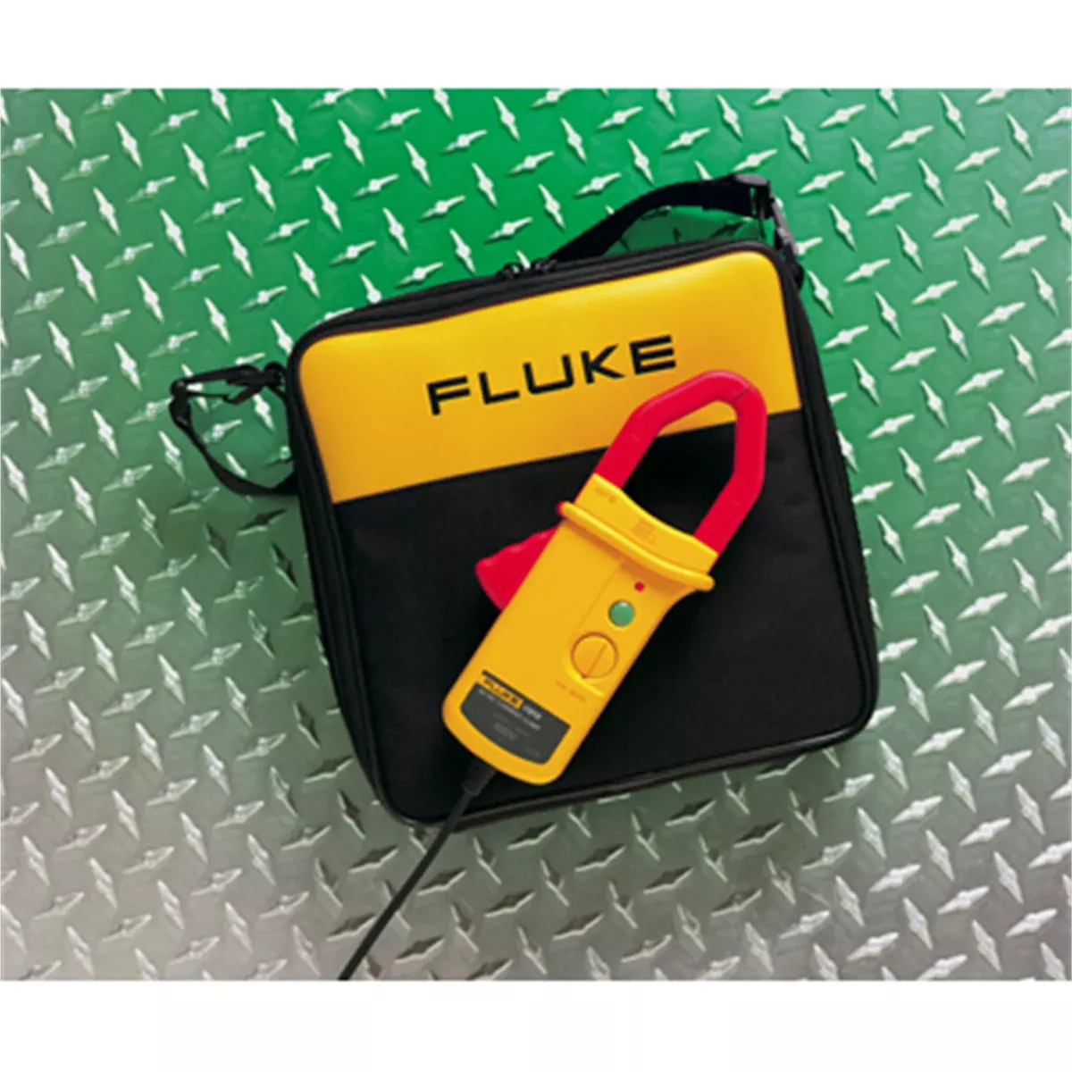 Fluke AC/DC Current Clamp With Meter CA FLUI1010-KIT